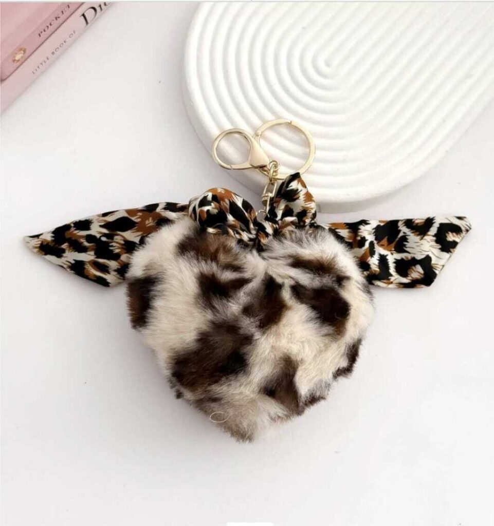 LLAVERO CORAZON PELUDO (K006)