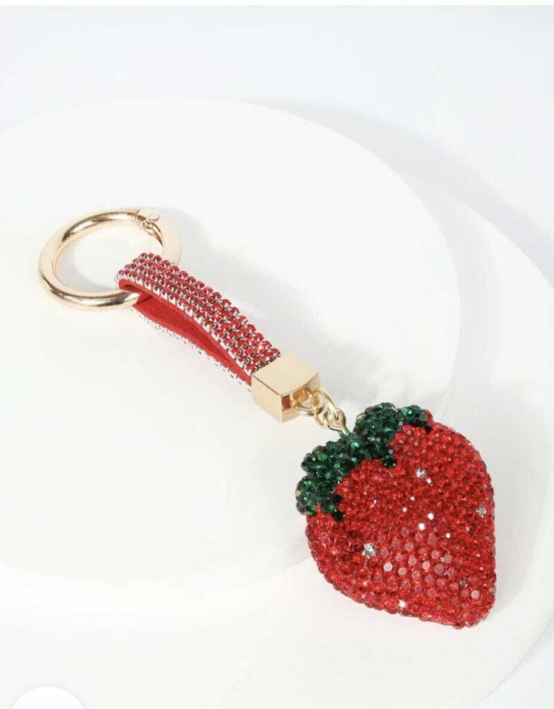 LLAVERO FRUTILLA STRASS (K004)
